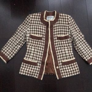 Brown and cream houndstooth blazer